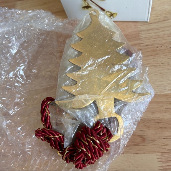 Brass Pine Tree and 5 Brass Bells Swag for Door or Window New in Box - Picture 9 of 14